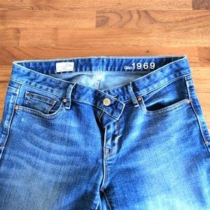 GAP 1969 Curvy Flare Jeans